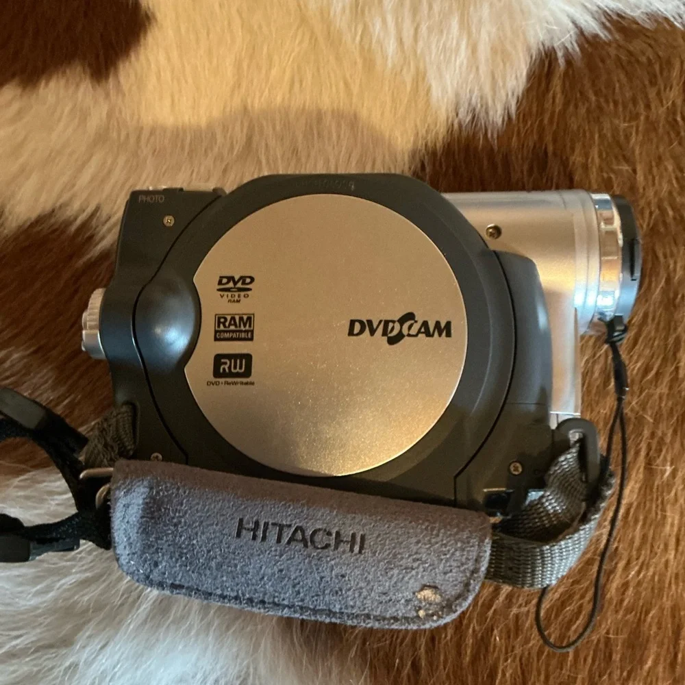 Hitachi DZ-BX35A DVD Camcorder Widescreen Cinema Res w/ 25x Optical Zoom Working